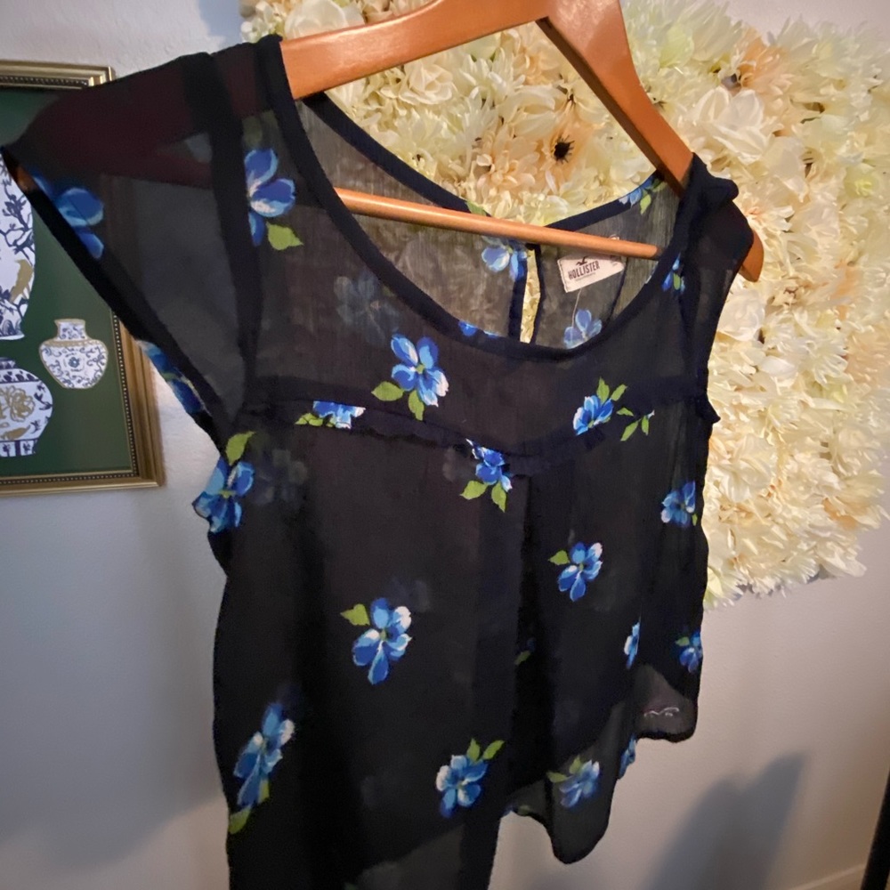 Beautiful navy hollister blouse